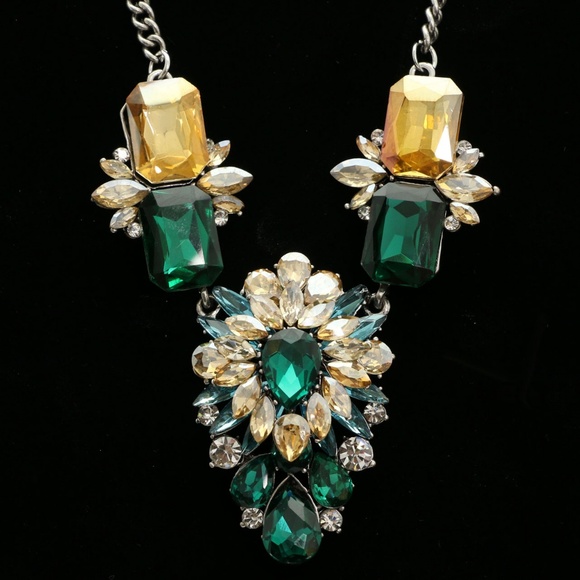 Luxury Crystal Necklace Silver/Green NWOT - Picture 3 of 4